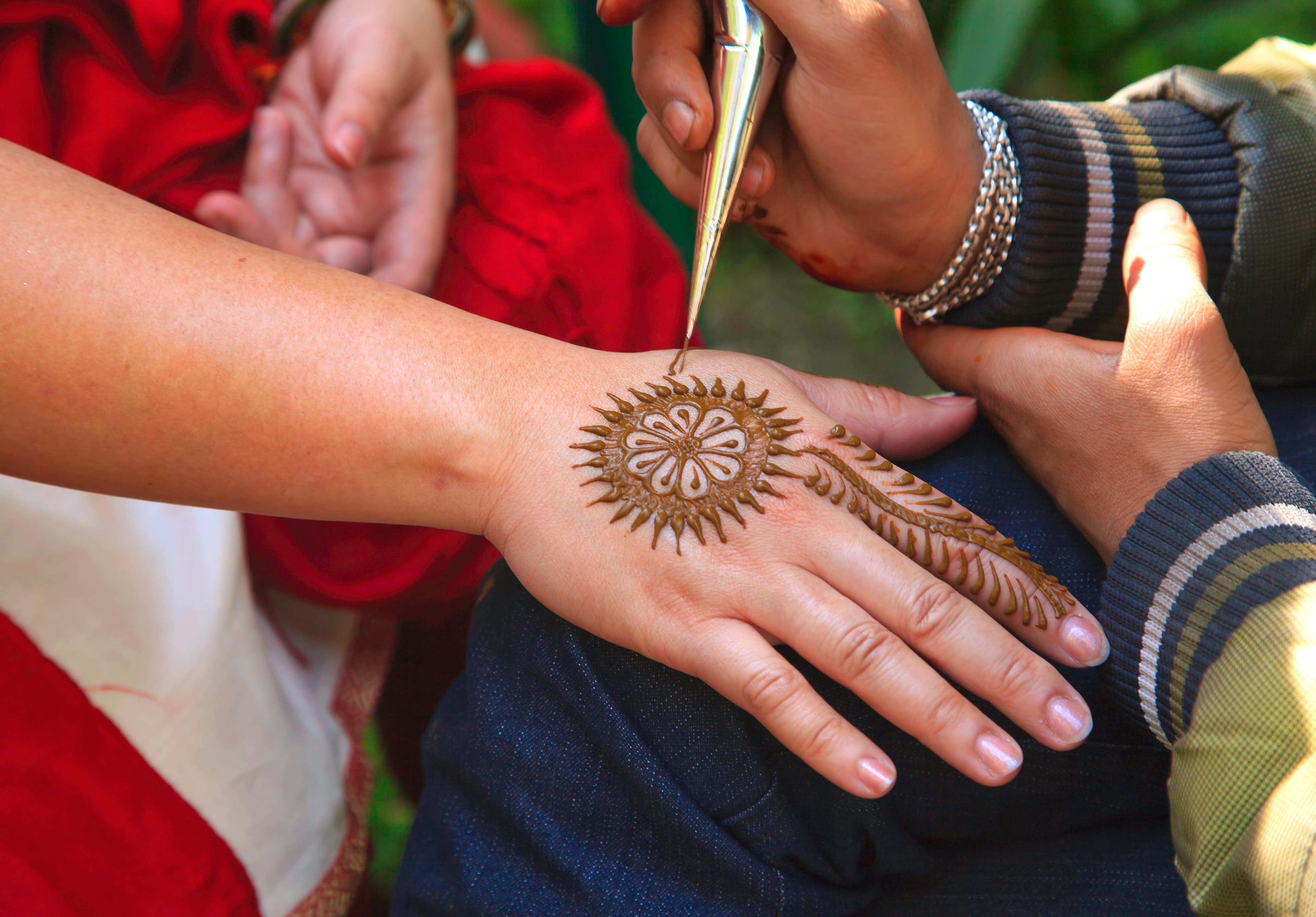 Mehandi Artist at work