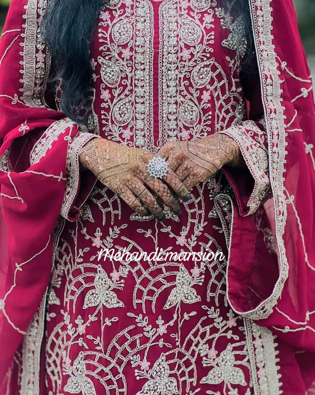 Mehandi artist at work
